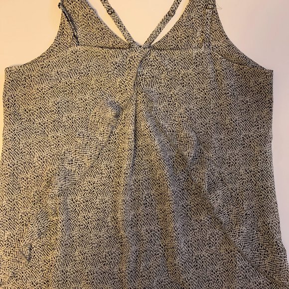 pretty flowy top - Picture 4 of 9